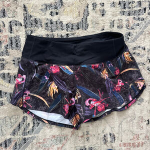 Women's Lululemon Black Floral Athletic Shorts Size 4